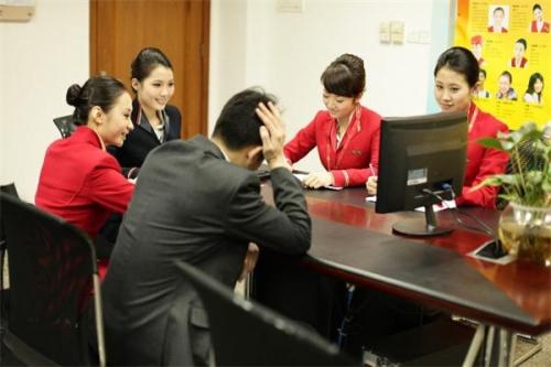 实拍中国<em>空姐</em>一天 深航HR爆料无人知晓的<em>空姐</em>