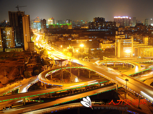 城镇居民收入结构_重庆城镇居民人均(2)