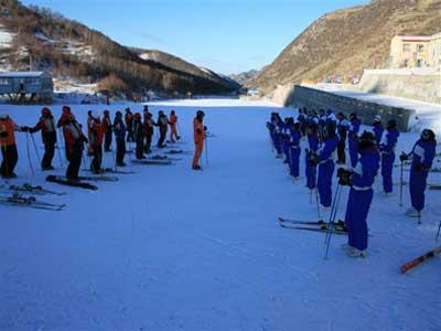 石家庄雪地拓展训练--企事业团队冬季户外培训