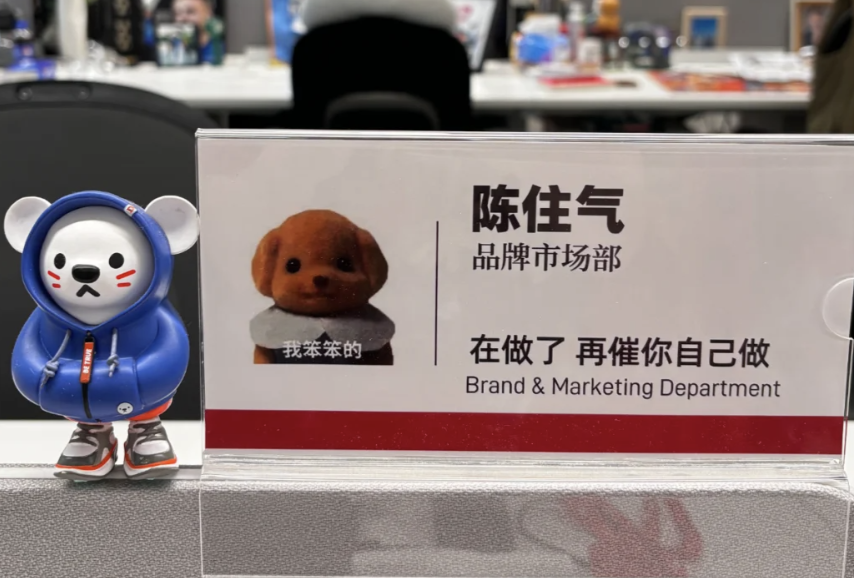 上班发疯 打工轻松，工位文学在小红书上又又又火了